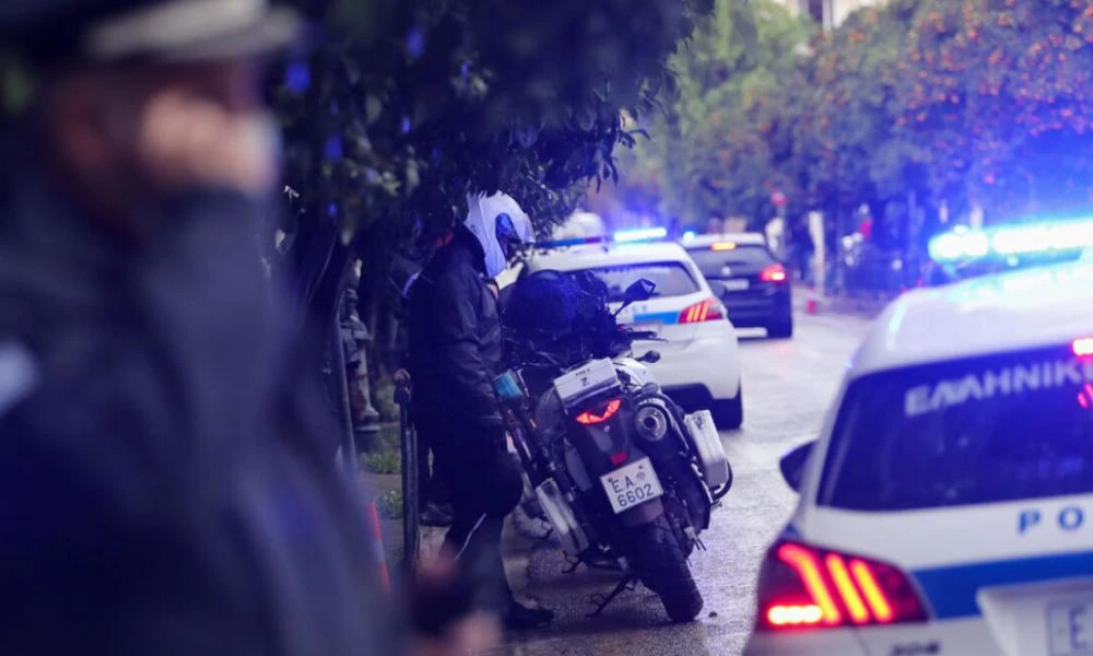 Ανθρωποκυνηγητό στα Μέγαρα: Η αστυνομία ψάχνει τον 23χρονο που ξυλοκόπησε τον 4χρονο γιο της συντρόφου του